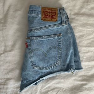 501 Levi jeans shorts